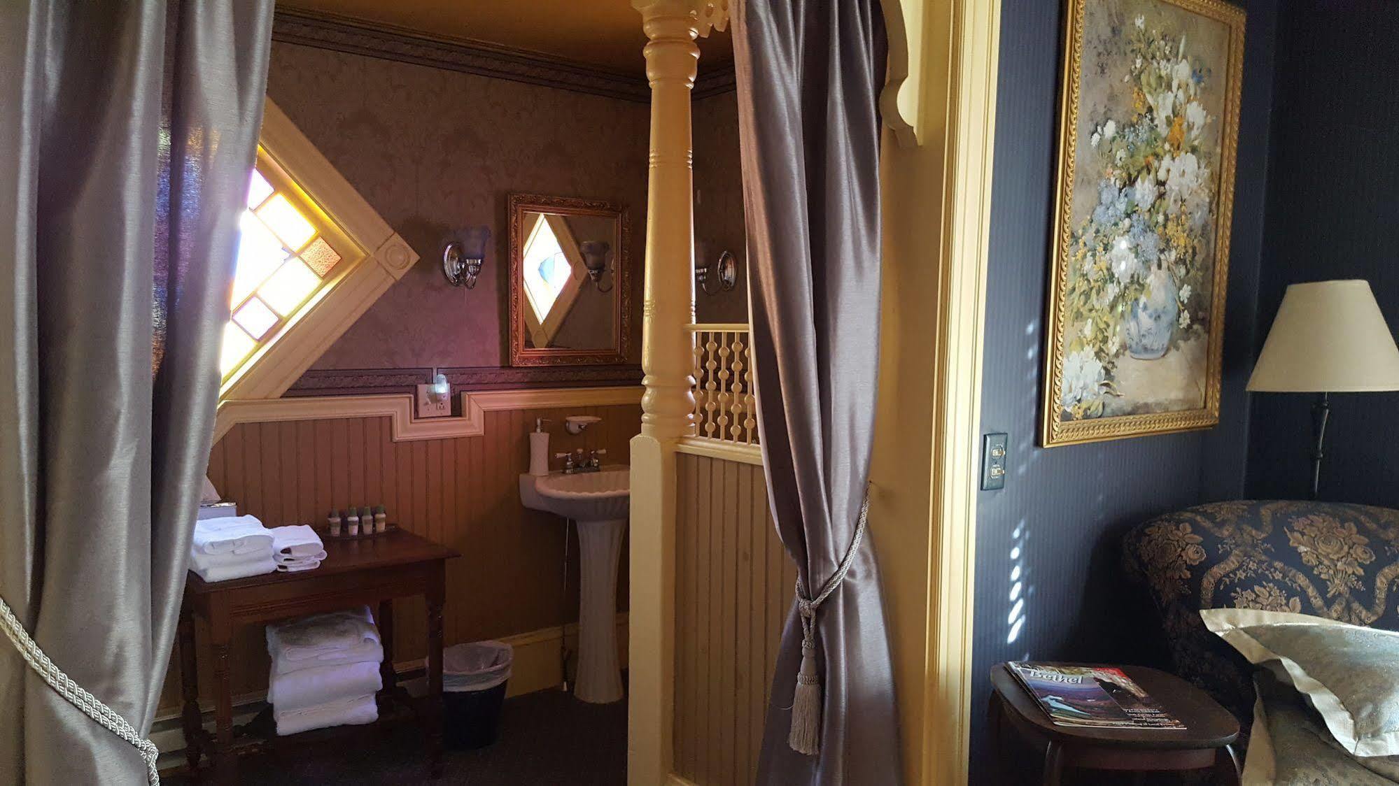 Holidae House Bed & Breakfast Bethel Bagian luar foto
