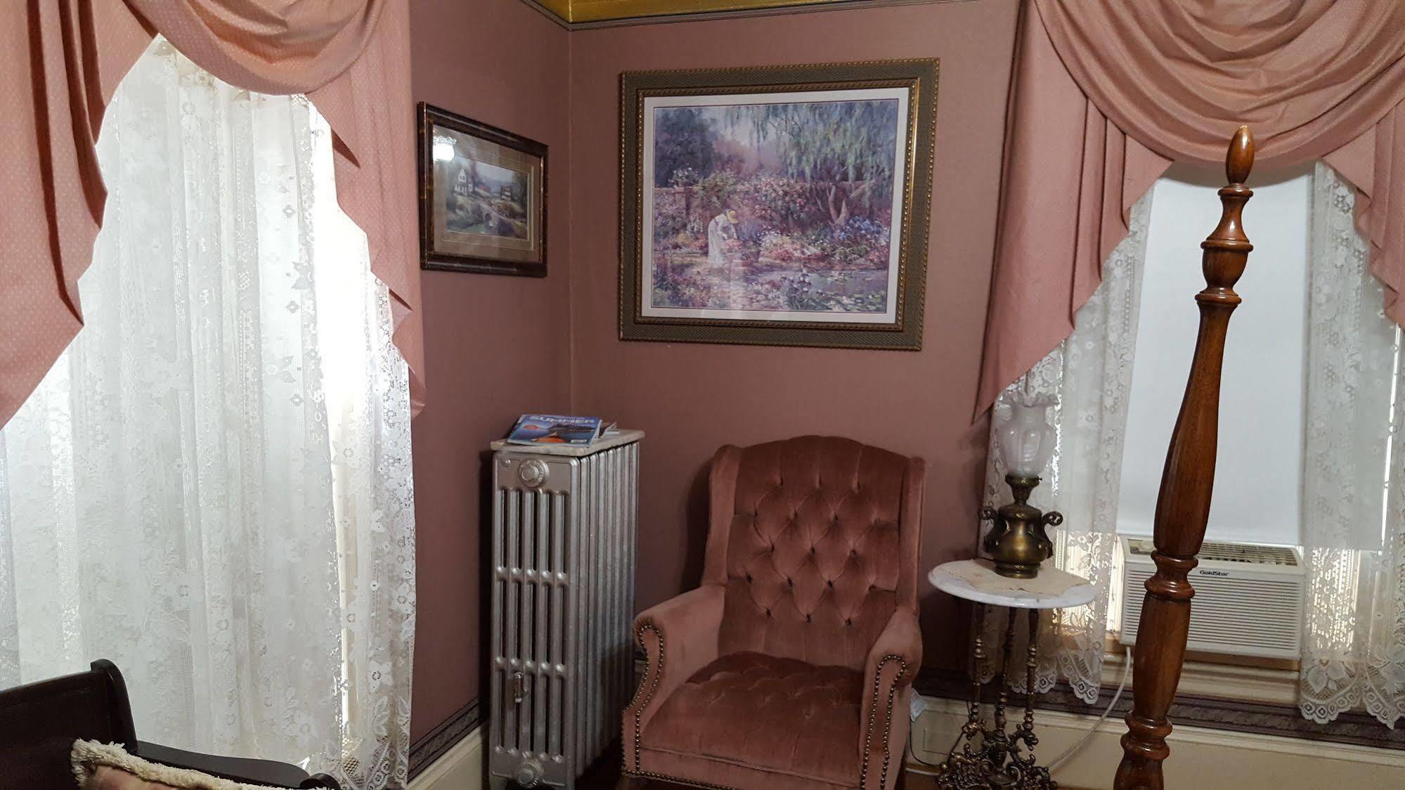 Holidae House Bed & Breakfast Bethel Bagian luar foto